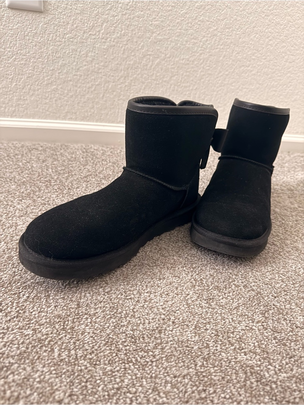 UGG Black Classic Short II Boots W11